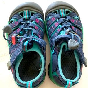 Girls Keens. Size 11, lightly used.